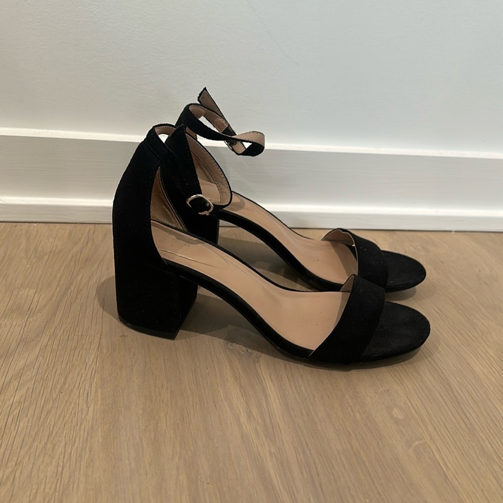 Women’s black heels